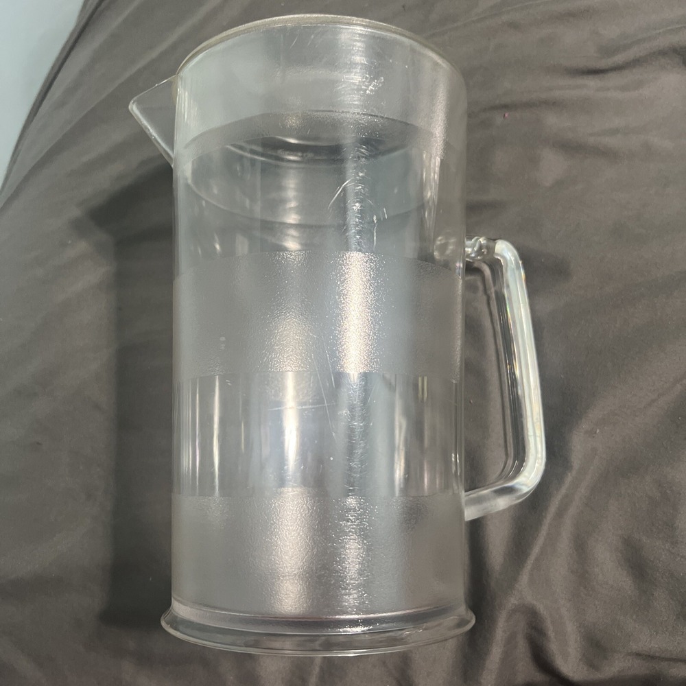 Cambro PC64CW 64 oz Capacity, Camwear Clear Polycarbonate Covered Pitcher‎